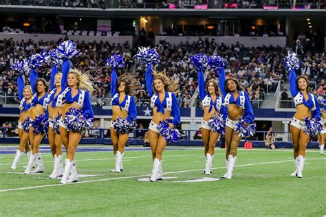 dallas cowboys cheerleaders group photo.